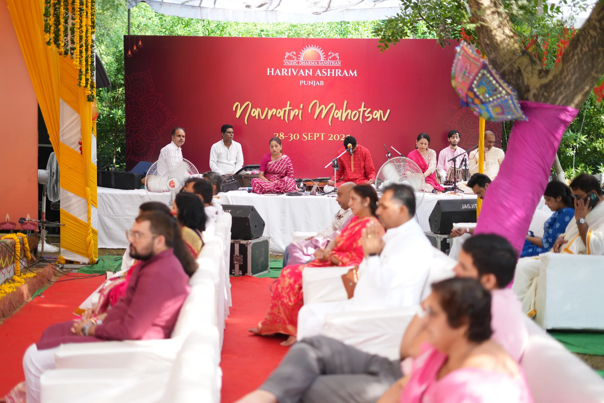 Satsang singers at Harivan